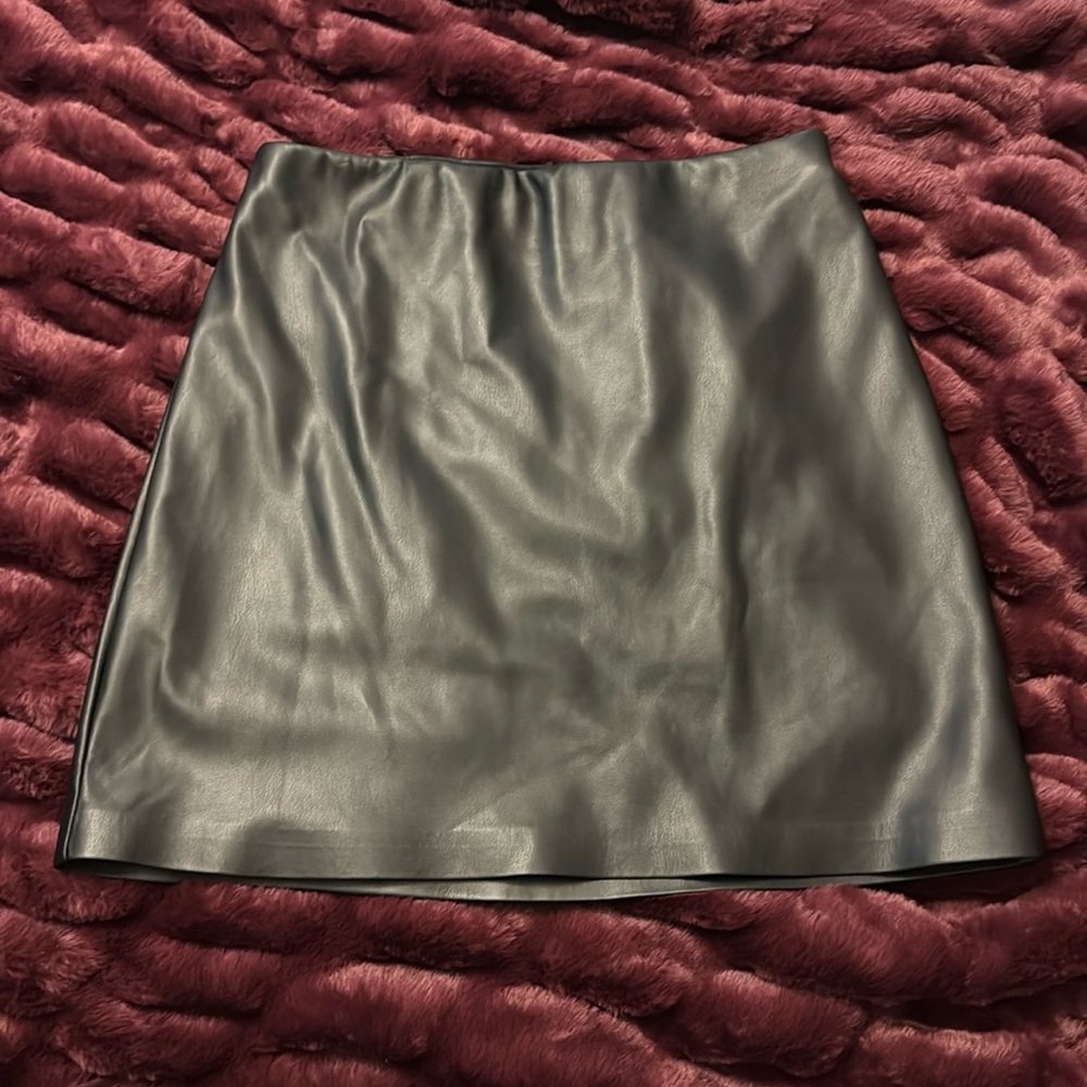Express mini leather skirt